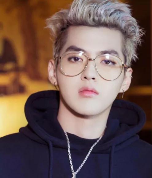 圈内爆料杨洋赵露思,甜蜜互动引粉丝热议 第1张 圈内爆料杨洋赵露思,甜蜜互动引粉丝热议 第1张